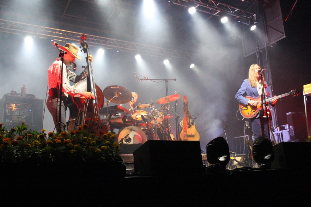 The Wood Brothers “Heart is the Hero” – Song of the Day Ep.&nbsp;8